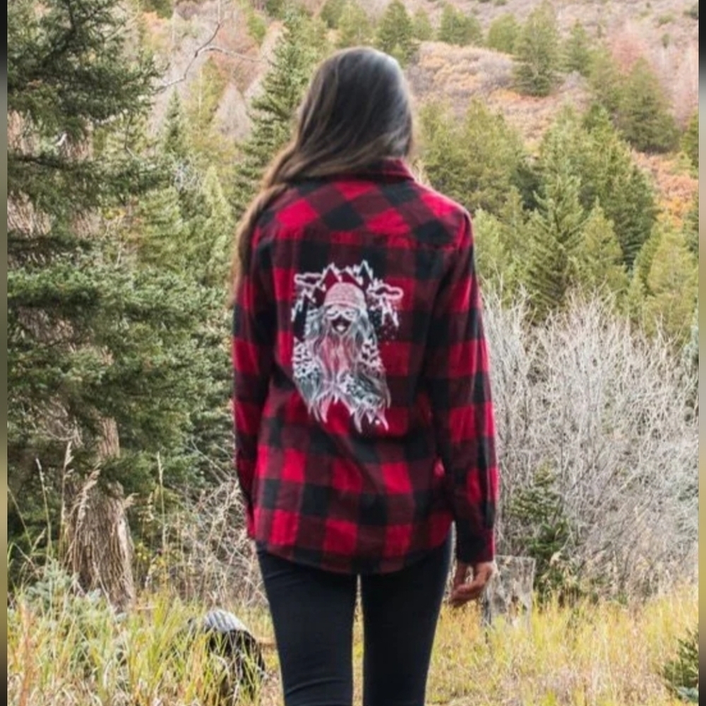 /Women's Red Plaid Button-Down Shirt - Medium